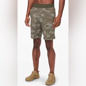 80. Lululemon Men’s T.H.E. Short 9" *Linerless- Mesh Camo Dark Olive/ Size Small